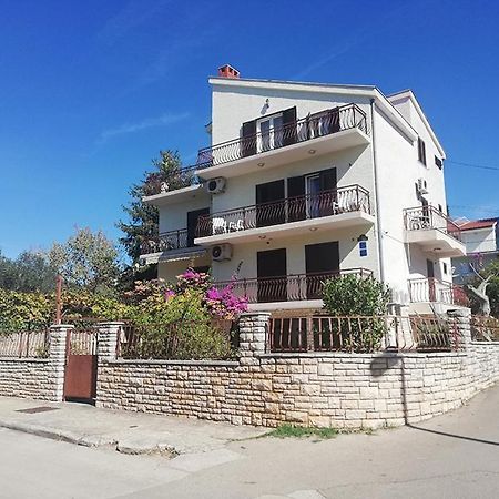 Danyja Apartments Свети-Филип-и-Яков Экстерьер фото